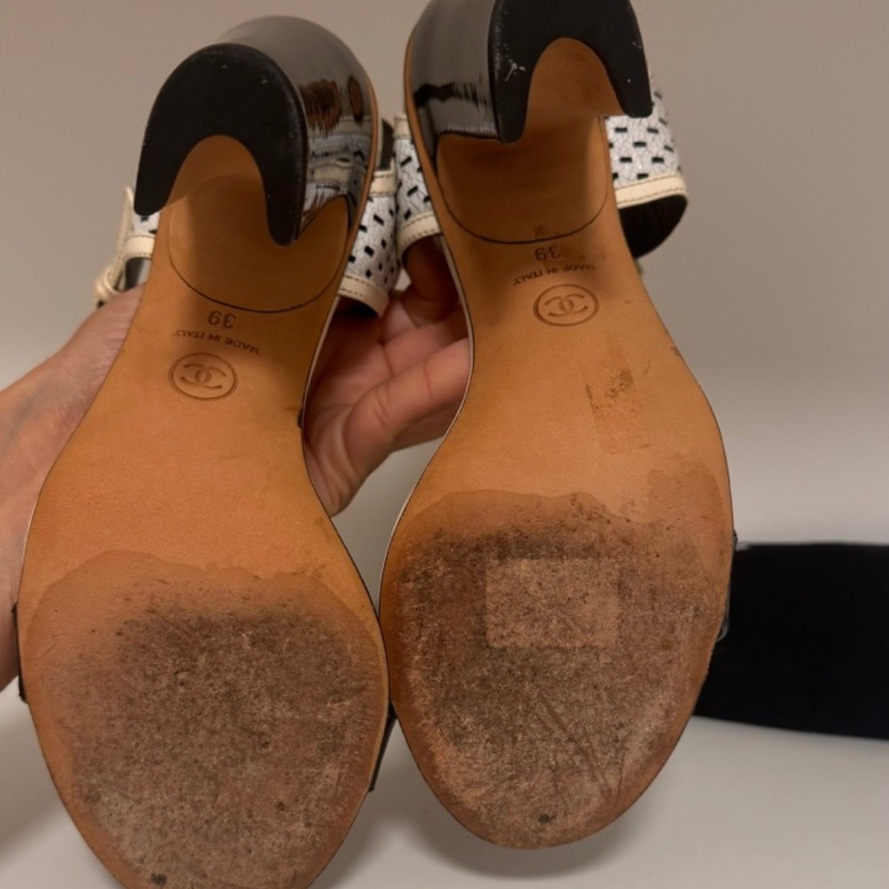 CHANEL Black and White Sandals - Picture 5 of 6